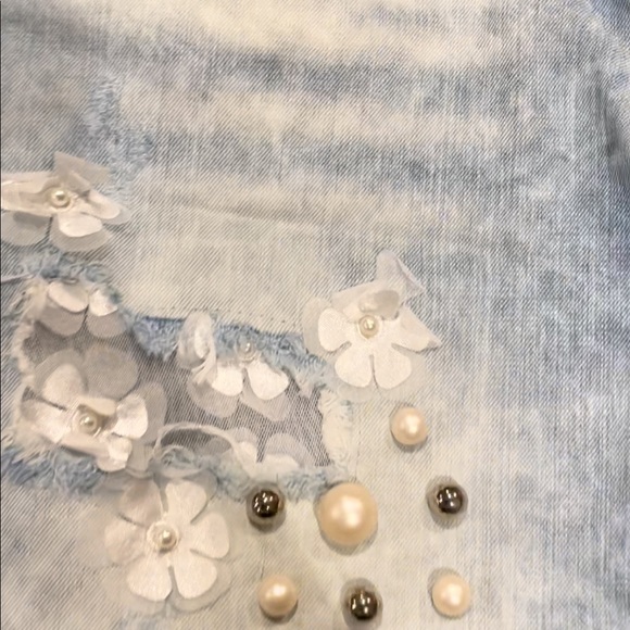 Beaded denim shorts with applique flowers - Picture 10 of 13